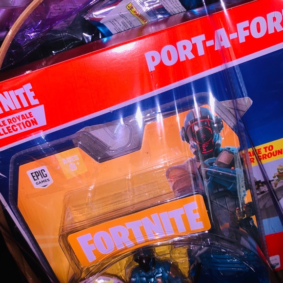 Fortnite Filled Easter Basket - Picture 3 of 6